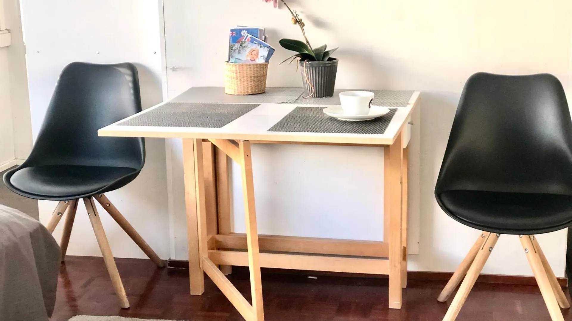 Sweethome Studio 48 City Center Аlbertinkatu Helsinki Finland